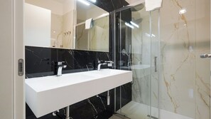 Slippers, towels - SUITES 51 (Rome)