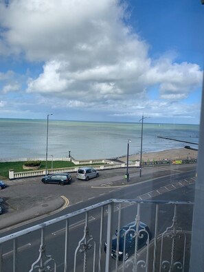 Property grounds - Flat, amazing balcony sea view, bike store, garden (Westbrook)