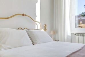 1 bedroom, free WiFi, bed sheets - Home and More St. Angelo APT 5 (Rome)