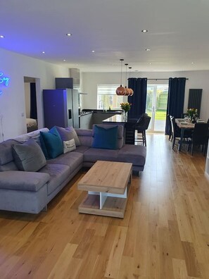 تلفزيون ذكي، كُتُب