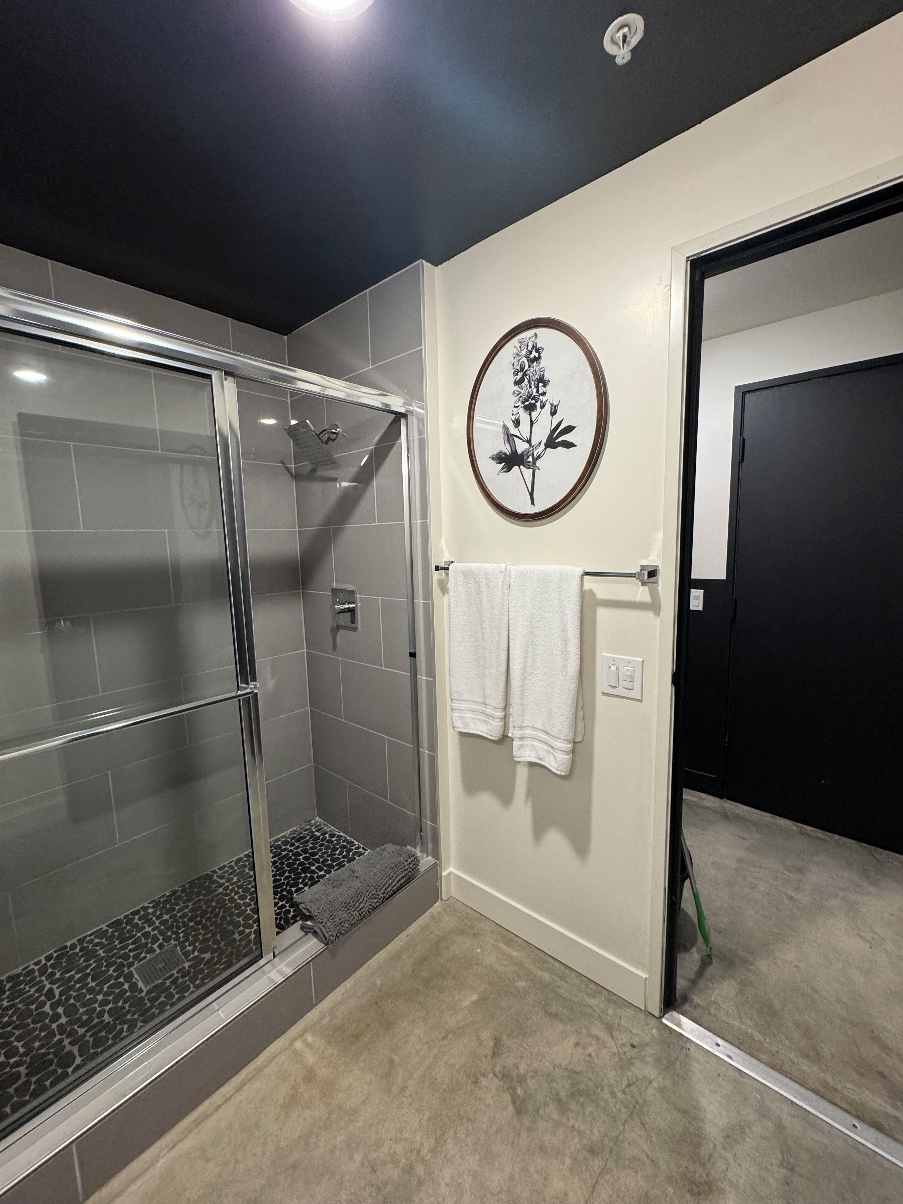 Towels, soap, shampoo, toilet paper