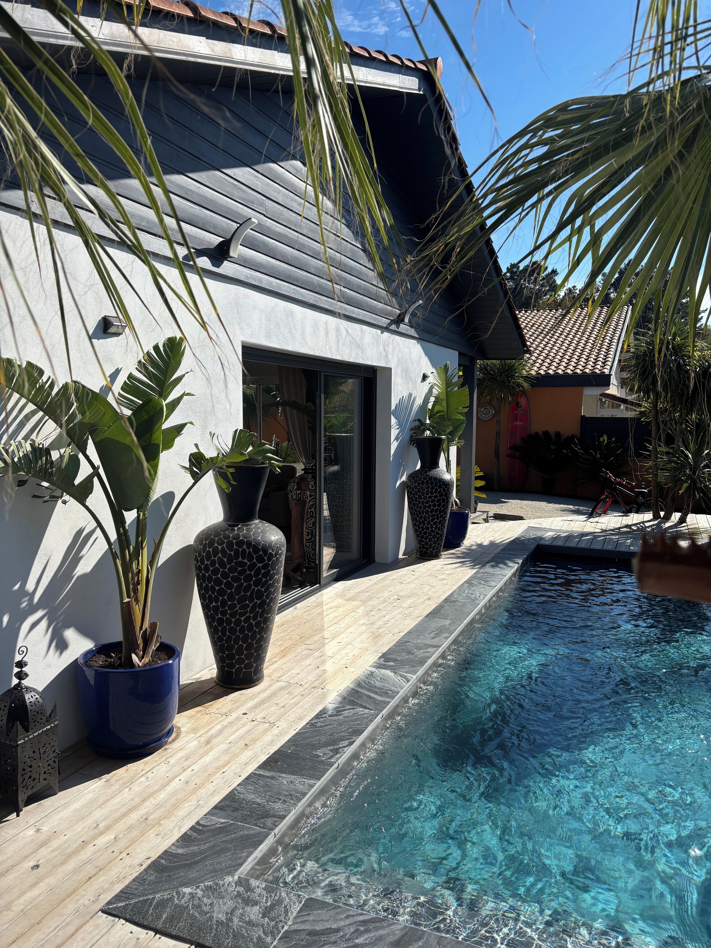 室外游泳池，恒温泳池