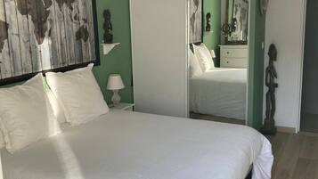 3 bedrooms, desk, iron/ironing board, free WiFi