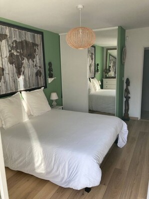 3 chambres, bureau, fer et planche à repasser, accès au Wi-Fi (inclus)