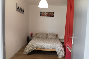 3 quartos, escrivaninha, berço de viagem, Wi-Fi