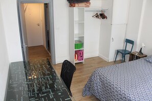 3 Schlafzimmer, Schreibtisch, Reisekinderbett, WLAN