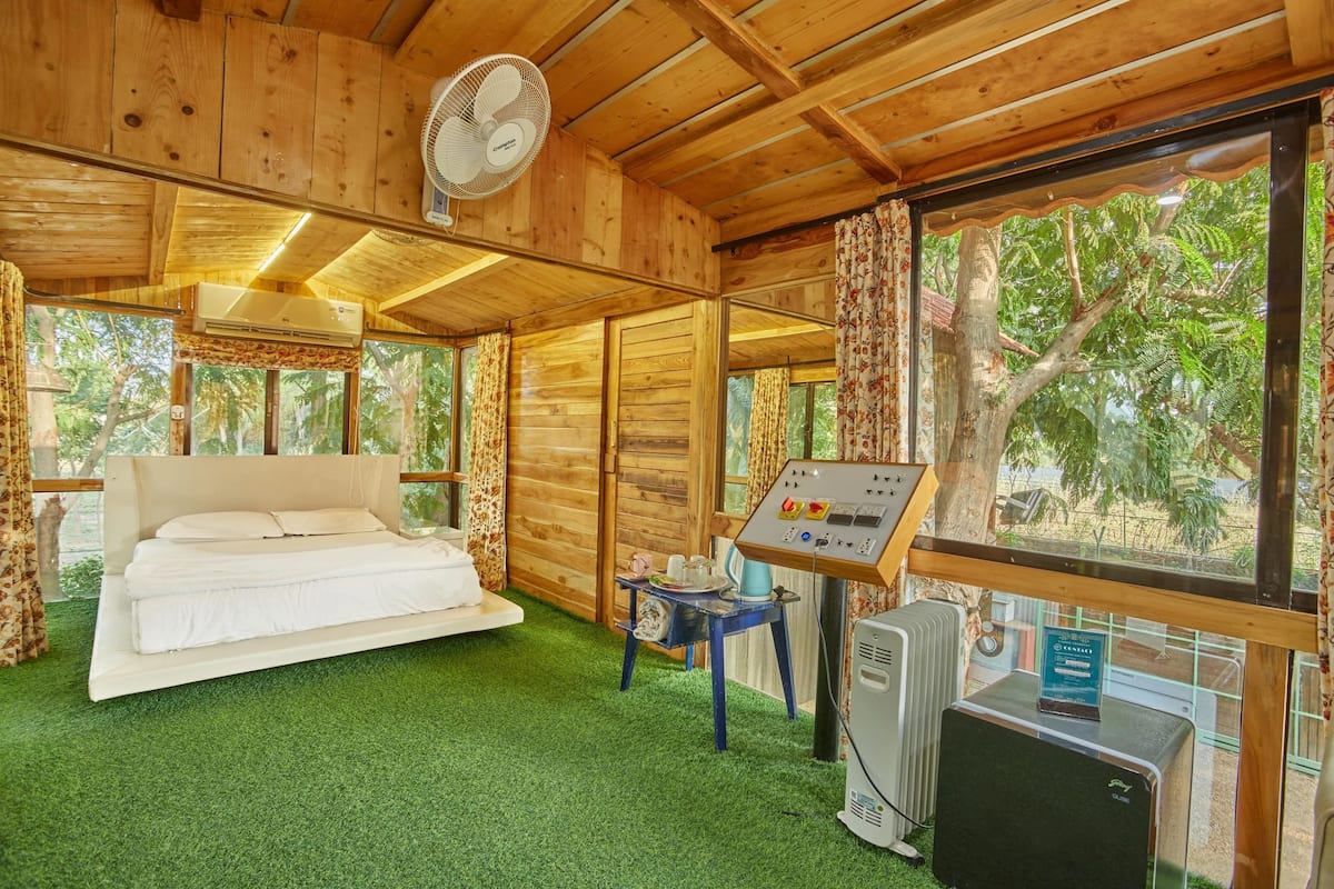 Rumah Pohon Standar, pemandangan kolam renang | 1 kamar tidur dan didekorasi berbeda-beda