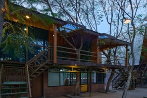 Tree House Premium, vue piscine | Vue sur le complexe touristique