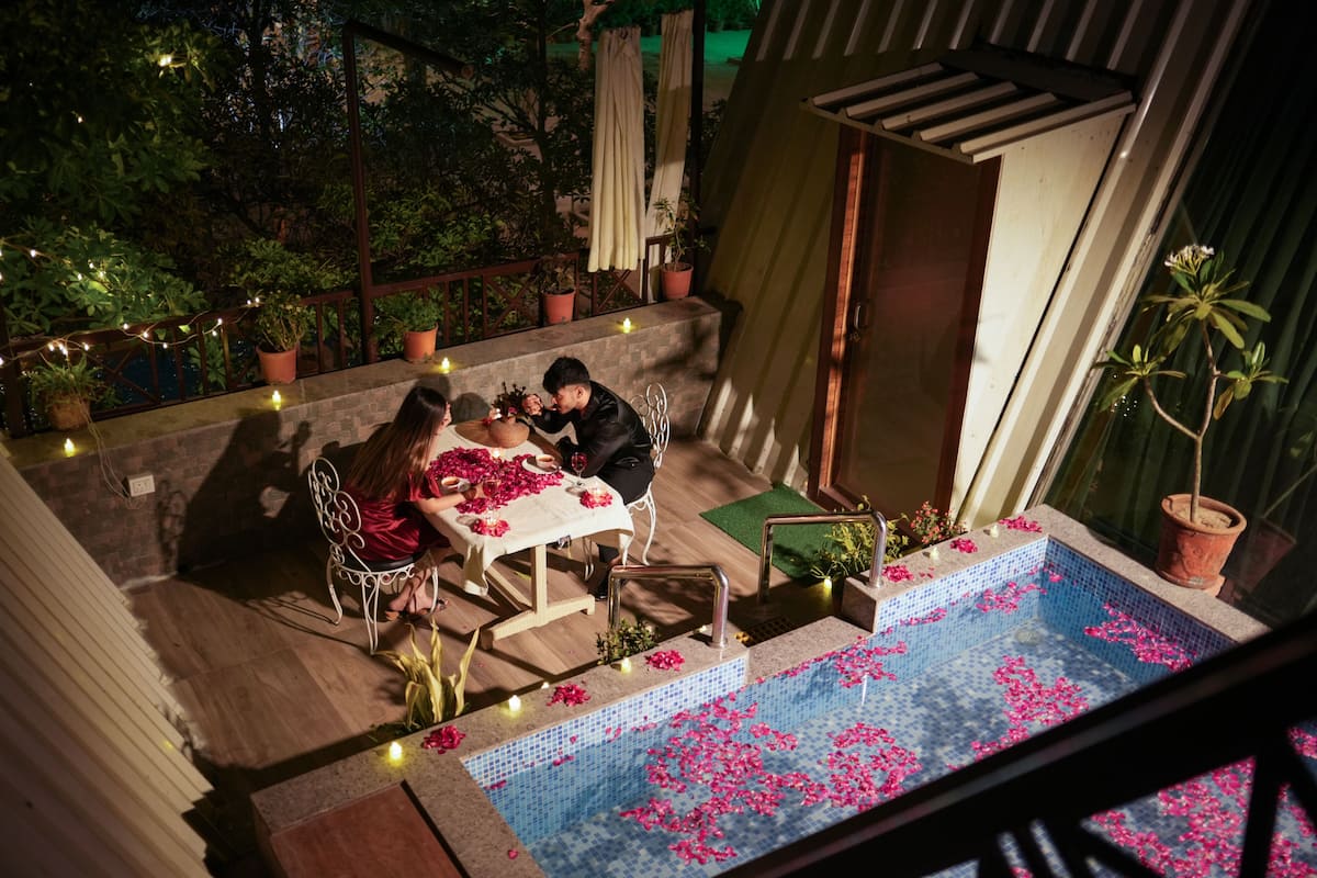 Luxury Studio, Poolside | Peralatan tempat tidur premium, kalis bunyi, dihias secara berasingan 