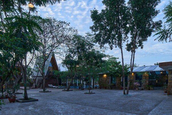 Visamo Nalsarovar Resort Ahmedabad - Gujarat