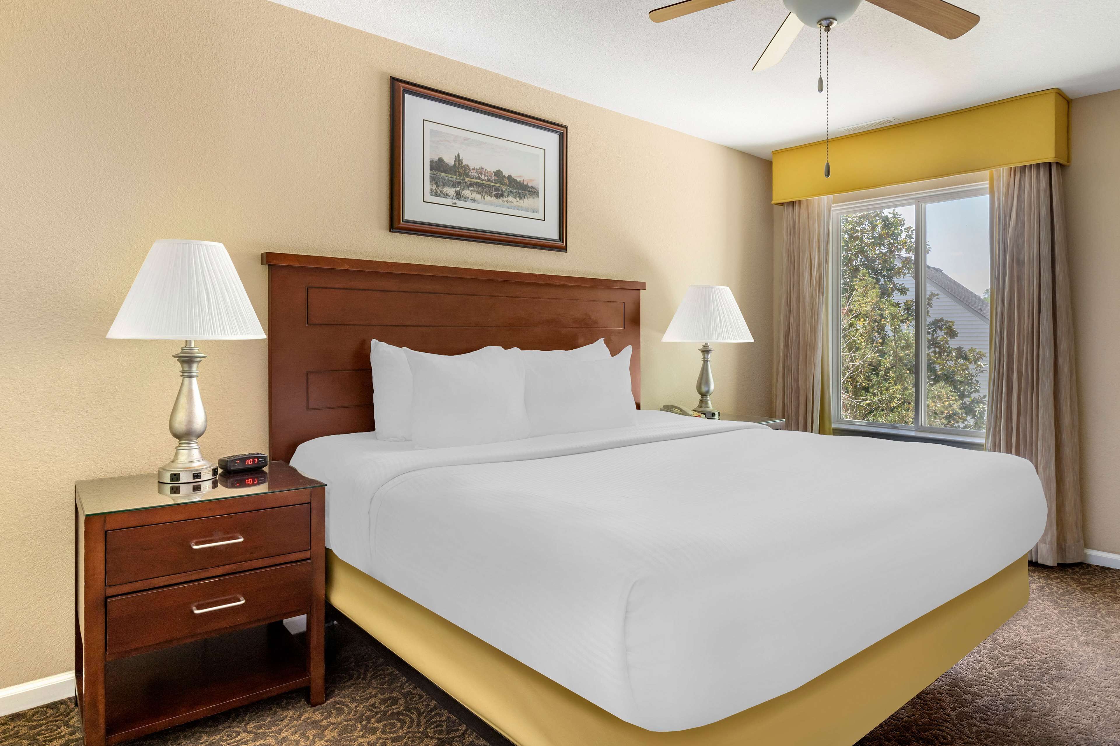 Excellent Choice! Enjoy Outdoor & Indoor Pools, Unit W/ Full Kitchen! - Virginia