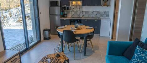 Kühlschrank, Mikrowelle, Ofen, Geschirrspüler