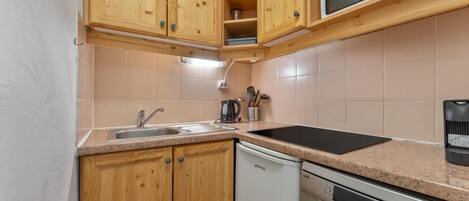 Microwave, coffee/tea maker, toaster