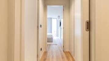 1 habitación, tabla de planchar con plancha, wifi gratis y ropa de cama