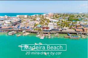 Marina - NEW Clearwater Beach Escape • 4BR Home • Sleeps 7 (Clearwater)