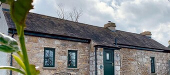 Andy's Home Cottage
A traditional Cottage at Foot of the Mourne Mountains 