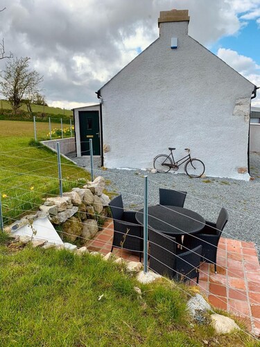 Andy's Home Cottage
A traditional Cottage at Foot of the Mourne Mountains 