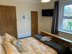 1 habitación, tabla de planchar con plancha, wifi y ropa de cama