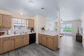 Cookware/dishes/utensils