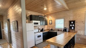 Kaffetrakter/tekoker, kjøleskap, mikrobølgeovn og ovn