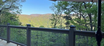 Cozy Mountaintop Cottage: Excellent Wi-fi, Beautiful Views, &  Stone Fire Pit