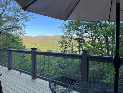 Cozy Mountaintop Cottage: Excellent Wi-fi, Beautiful Views, &  Stone Fire Pit