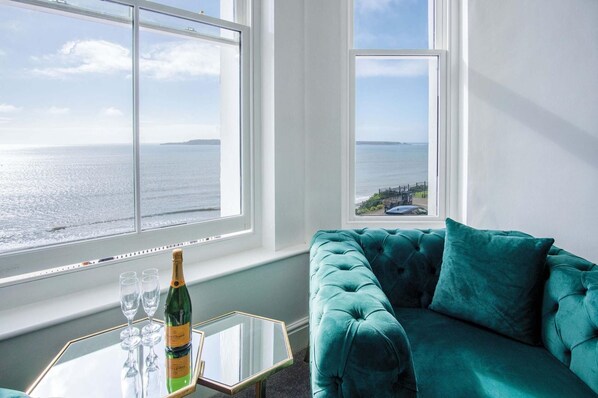 Interior - St Catherine's View - 2 Bedroom - Panorama - Tenby (Tenby)