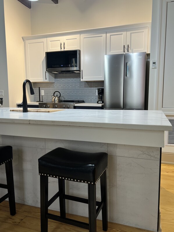 Cookware/dishes/utensils