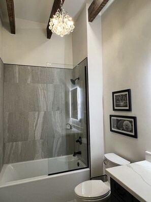 風筒、提供毛巾、廁紙