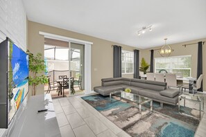 TV - Cozy 5 Bed Townhome with Splash Pool-9017DLD (Davenport)