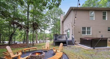 Lakeside Retreat | Hot Tub | Fire pit | Pool Table