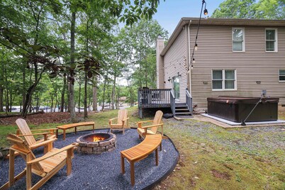 Lakeside Retreat | Hot Tub | Fire pit | Pool Table