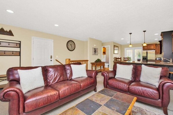 TV, fireplace - MH 511 | Ski, Hike & Relax with Views! (Eden)