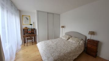 2 bedrooms, desk, iron/ironing board, free WiFi