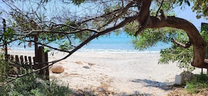 Una spiaggia nelle vicinanze, teli da spiaggia