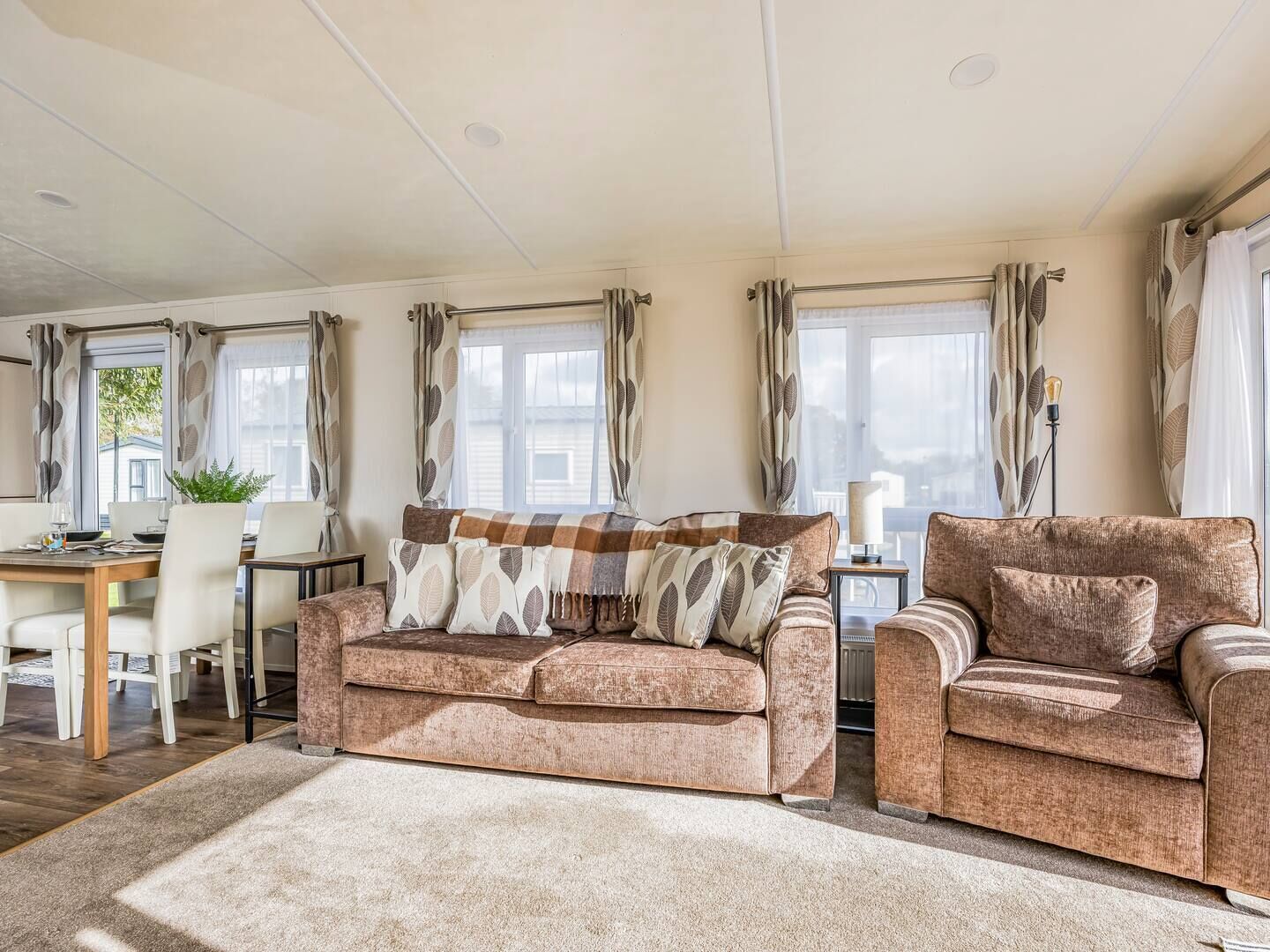 Charming Chalet At Lakeside Park - Pass The Keys - Chichester