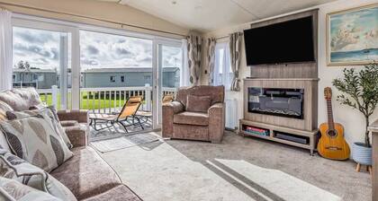 Charming Chalet at Lakeside Park - Pass the Keys