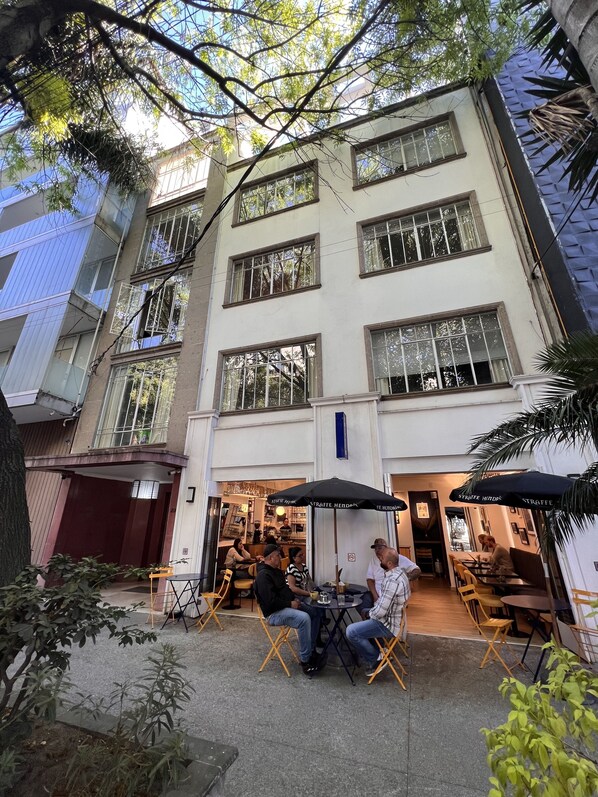 Outdoor dining - Condesa Residence Campeche 6 Just 5 Minutes Away From Parque México and España (Ciudad de México)