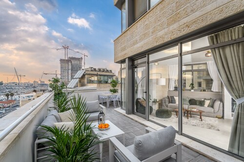 Mini Penthouse with Shelter Room Mamad