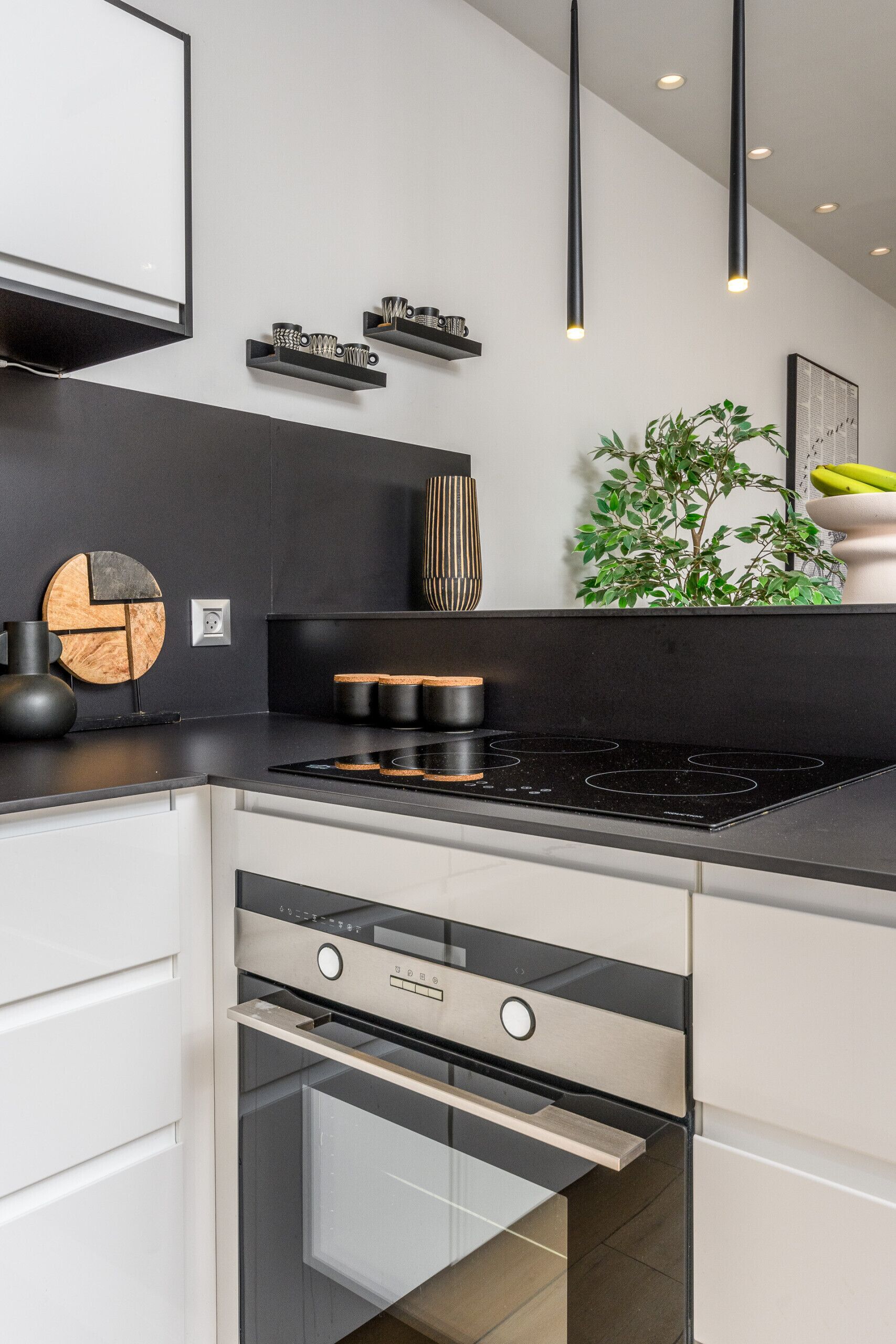 Kühlschrank, Mikrowelle, Ofen, Wasserkocher mit Kaffee-/Teezubehör