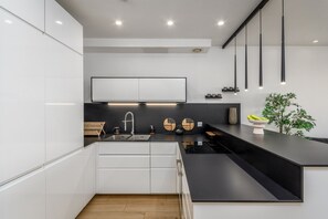 Fridge, microwave, oven, coffee/tea maker