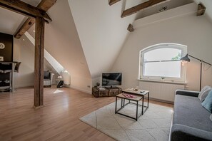 Télévision, chaîne hi-fi