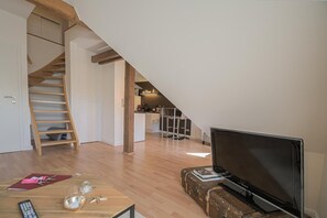 Télévision, chaîne hi-fi