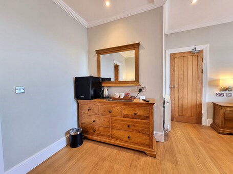Min y Don Llandudno - Image 33