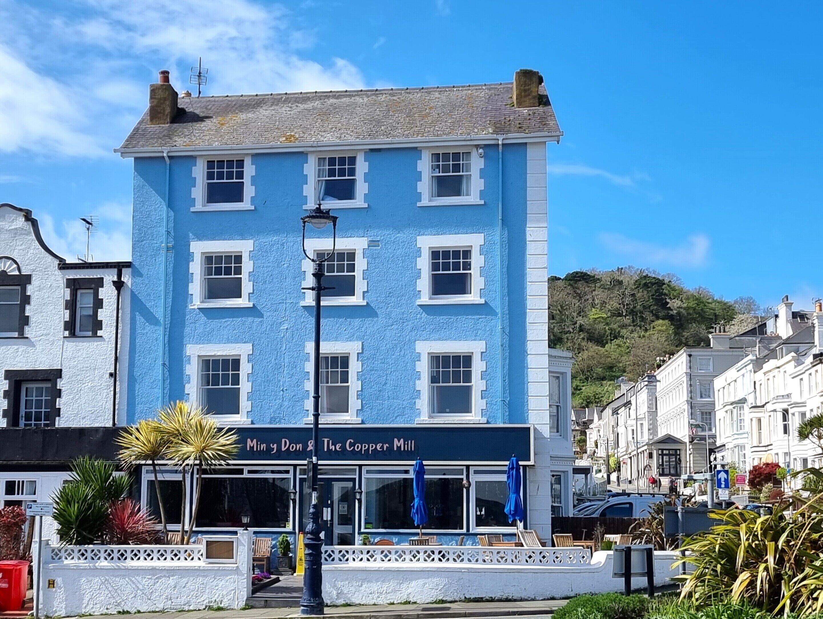 Photo - Min y Don Llandudno