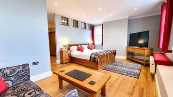 Deluxe Suite, Ensuite, Sea View (201) | Blackout drapes, iron/ironing board