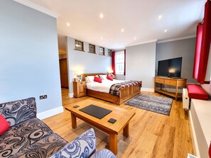 Deluxe Suite, Ensuite, Sea View (201) | Blackout drapes, iron/ironing board - Min y Don Llandudno (Llandudno)