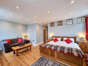 Phòng Suite Deluxe, có phòng tắm riêng, quang cảnh biển (201) | Màn/rèm cản sáng, bàn ủi/dụng cụ ủi quần áo 