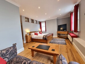 Deluxe Suite, Ensuite, Sea View (201) | Blackout drapes, iron/ironing board - Min y Don Llandudno (Llandudno)