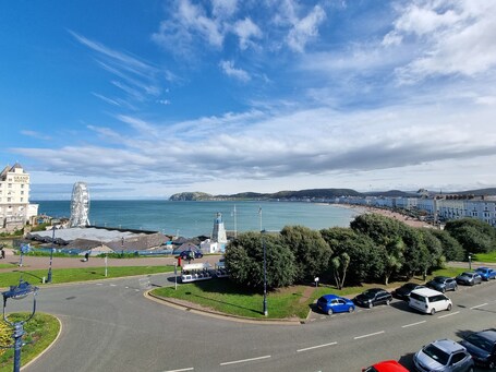 Min y Don Llandudno - Image 30